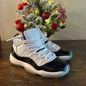 Air Jordan Retro 11 Basketball Shoes